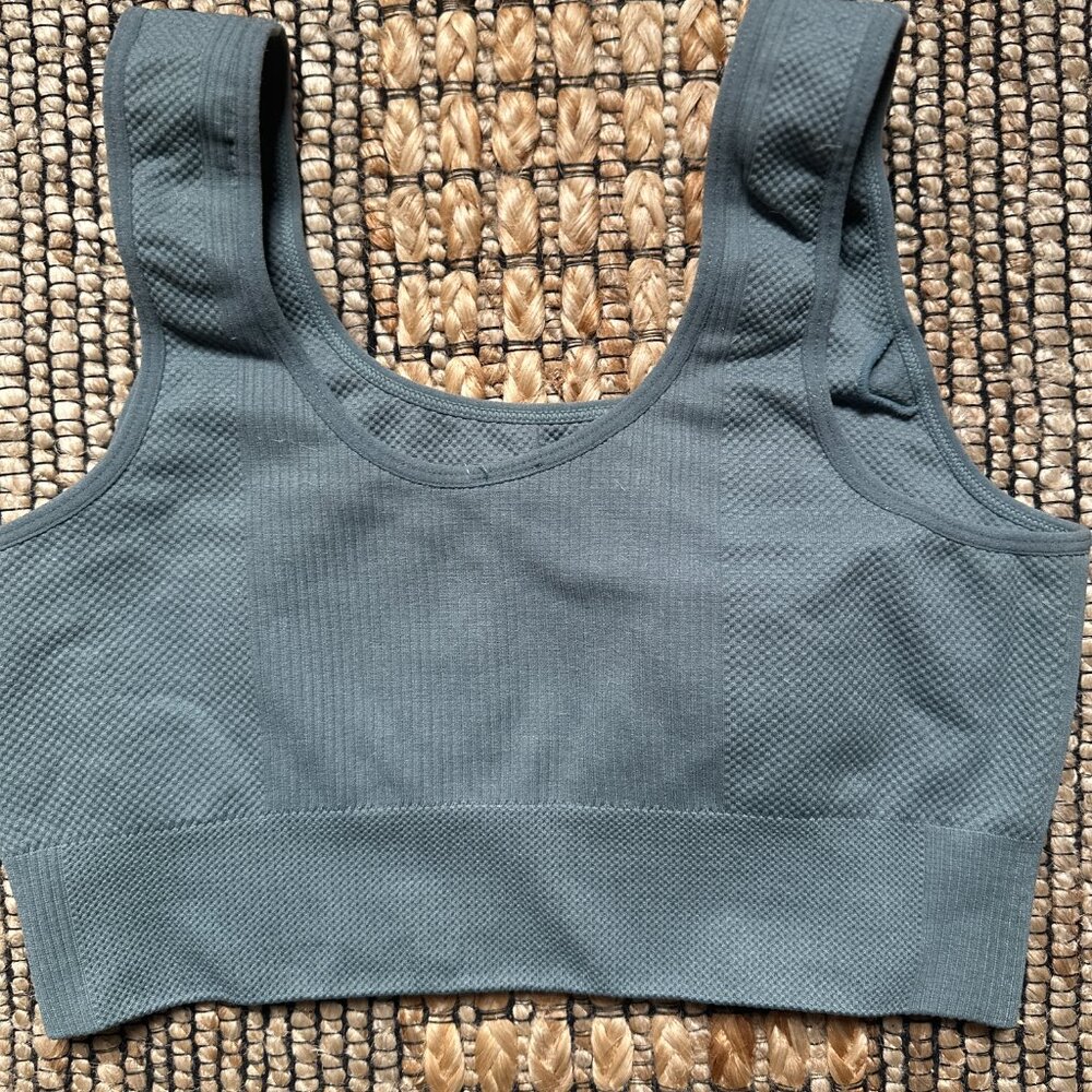 Seamless, ribbed longline sports bra.
